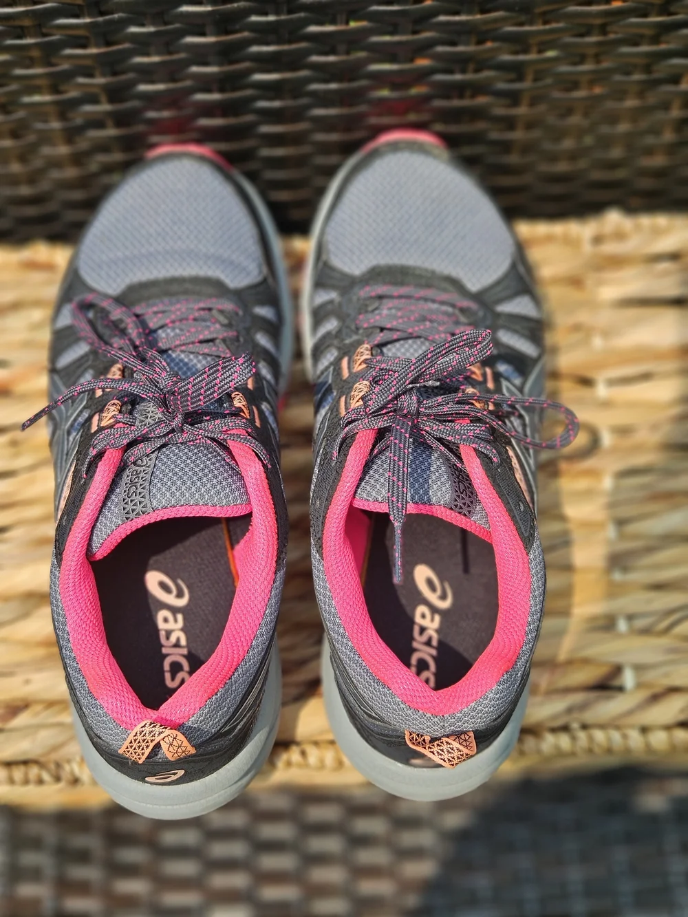 ASICS GEL Venture 7 Women Running Shoes - Gray with Pink Near New Tread